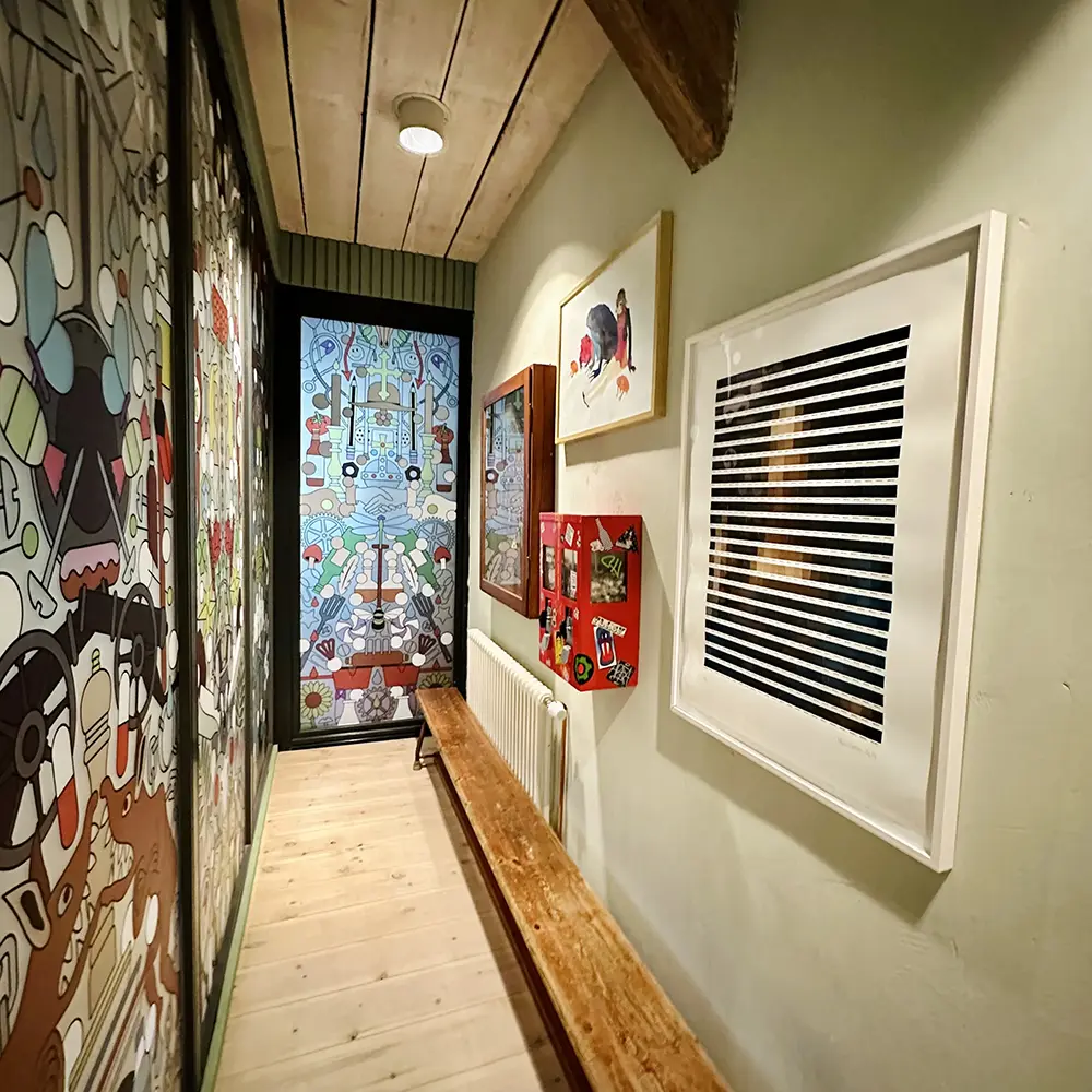 Landloft Ilse Ausstattung Kunstwerke im Flur